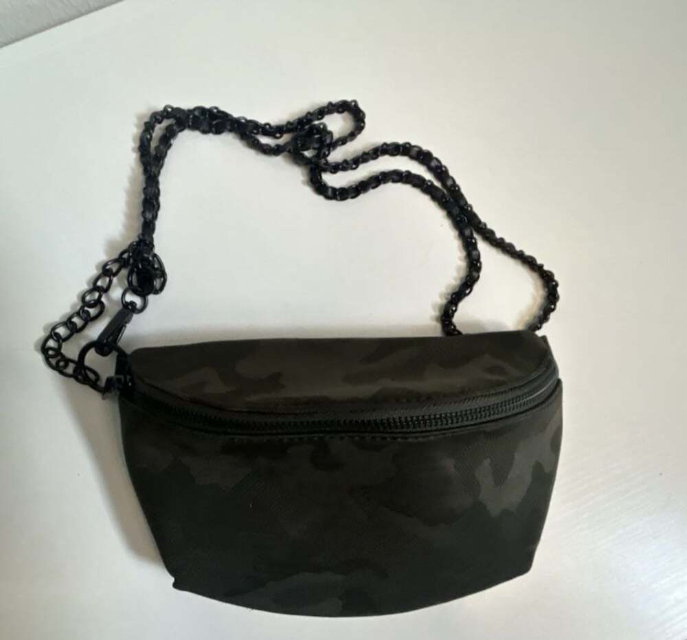 Steve Madden Camo Nylon Crossbody Sling Bag with Chain Strap - Picture 3 of 10